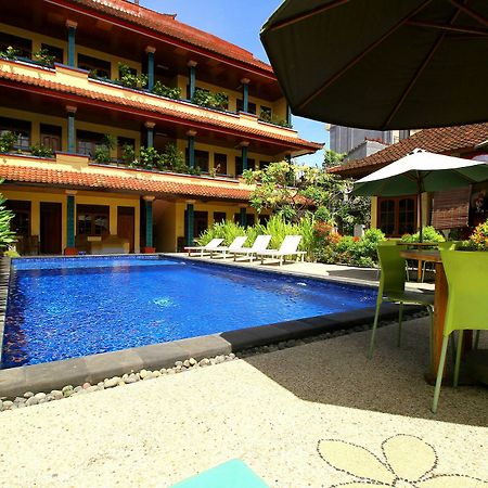 Dua Dara Inn Kuta Легіан Екстер'єр фото