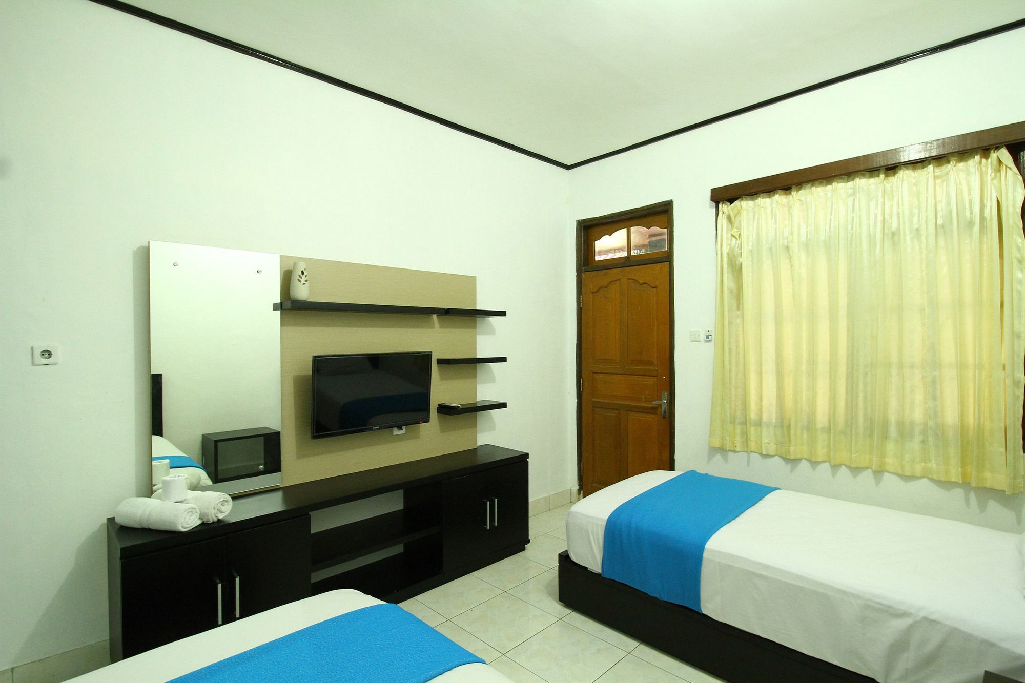 Dua Dara Inn Kuta Легіан Екстер'єр фото