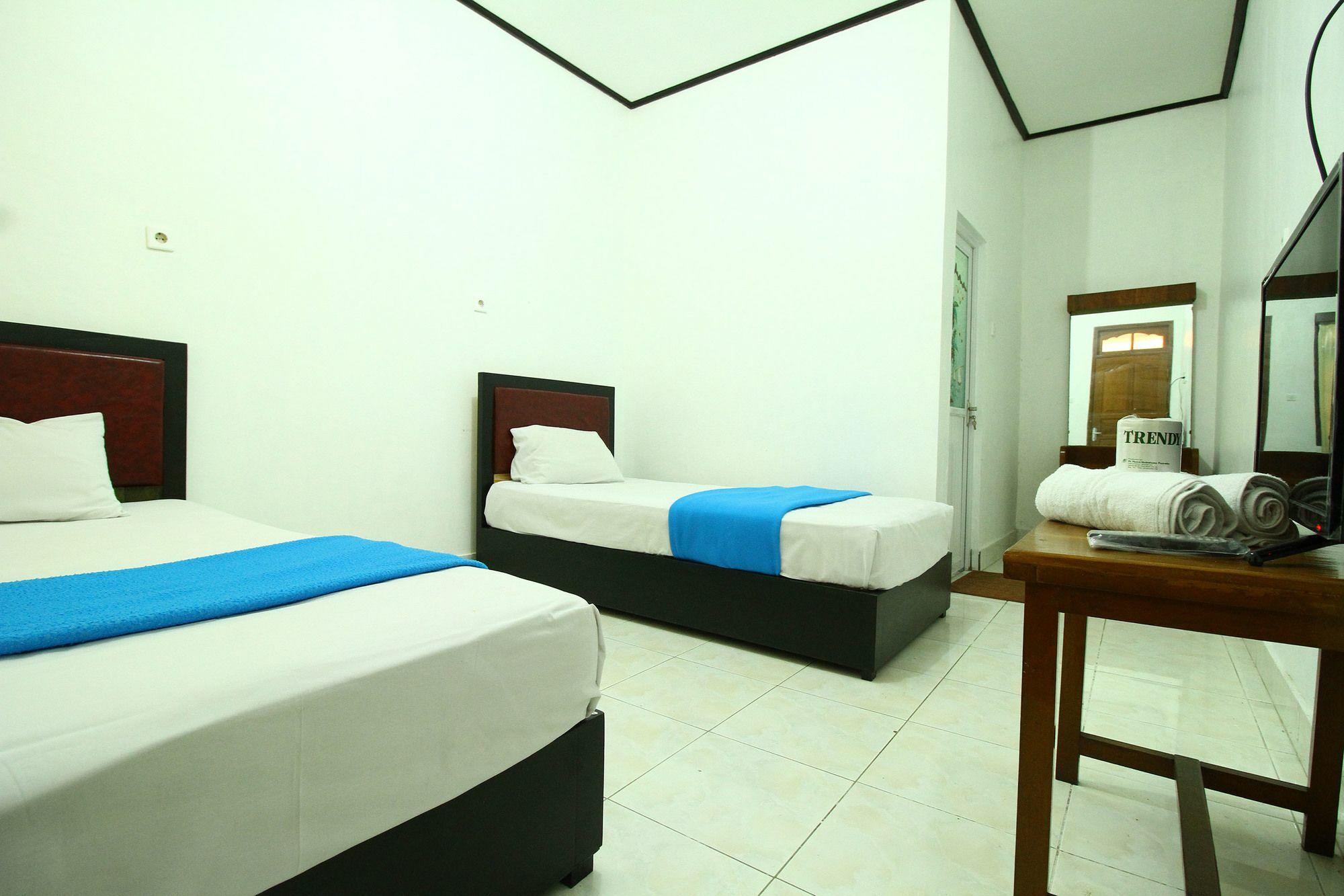Dua Dara Inn Kuta Легіан Екстер'єр фото