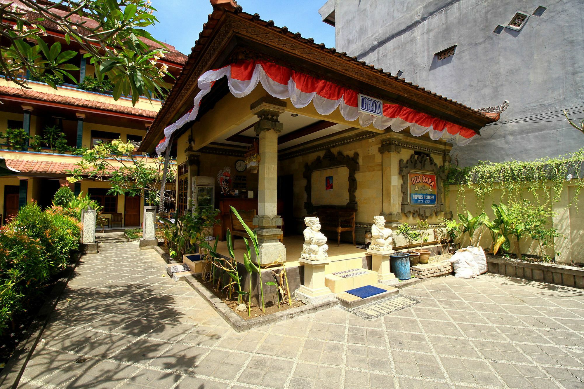 Dua Dara Inn Kuta Легіан Екстер'єр фото
