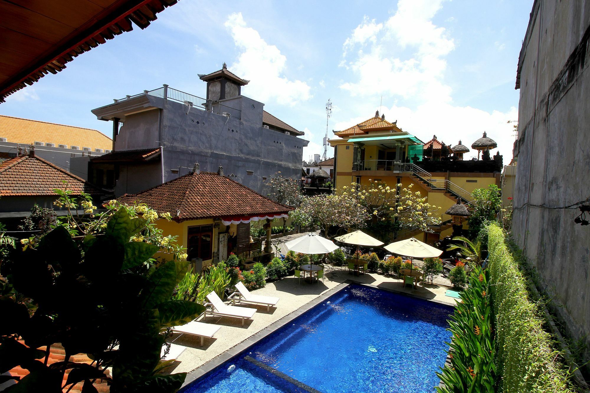 Dua Dara Inn Kuta Легіан Екстер'єр фото