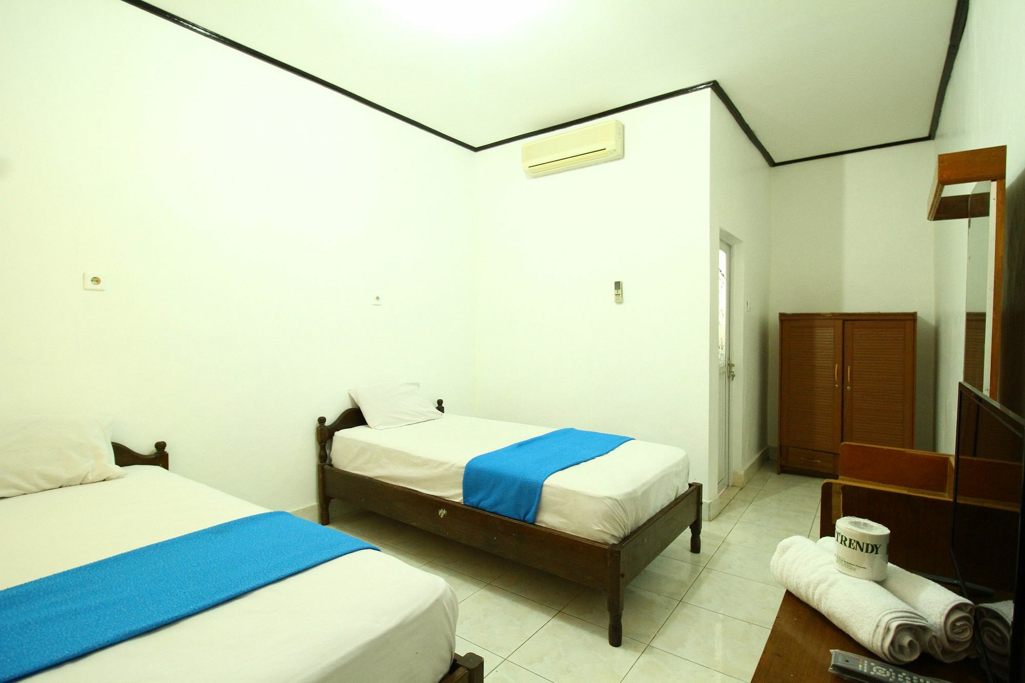 Dua Dara Inn Kuta Легіан Екстер'єр фото